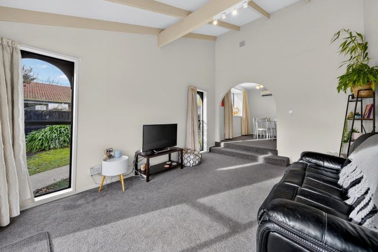 Photo of property in 2/44 Chipping Lane, Redwood, Christchurch, 8051