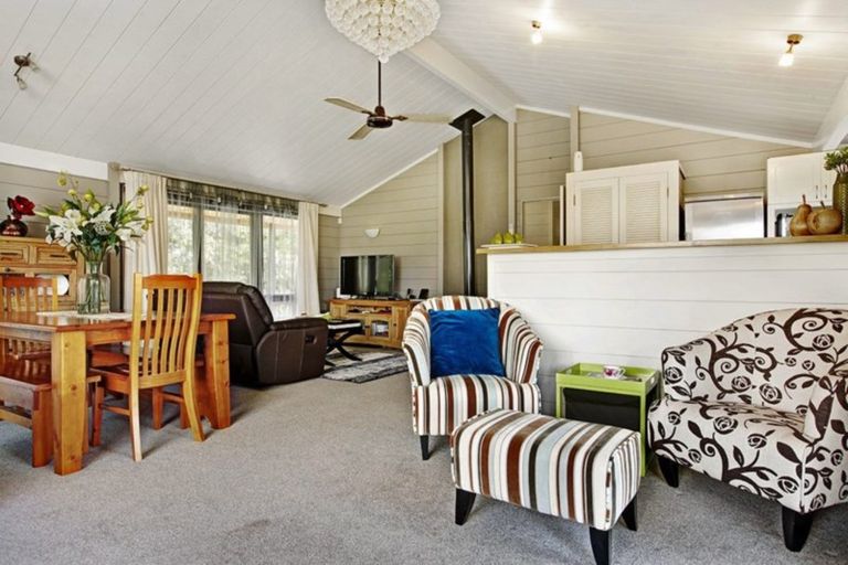 Photo of property in 1/7a Paparoa Road, Cockle Bay, Auckland, 2014