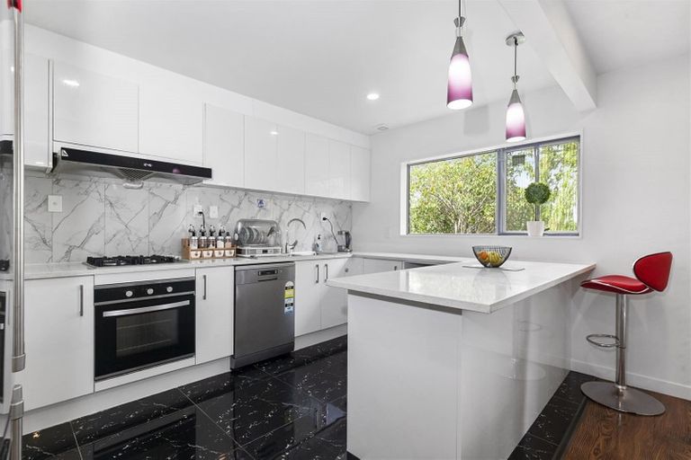 Photo of property in 77a Royal Road, Massey, Auckland, 0614