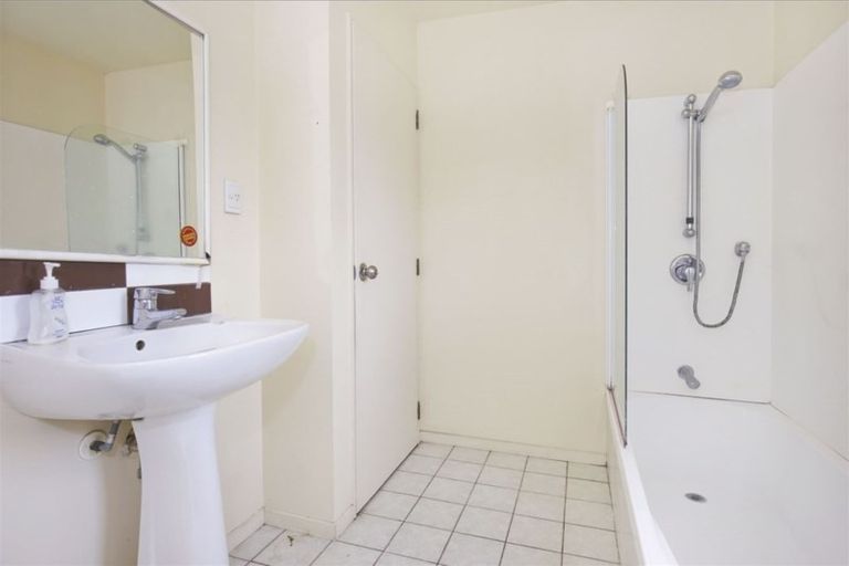 Photo of property in Emery Gardens, 5/4 Ambrico Place, New Lynn, Auckland, 0600