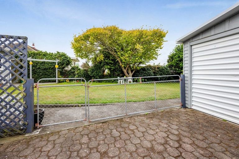 Photo of property in 18 Albion Street, Hawera, 4610