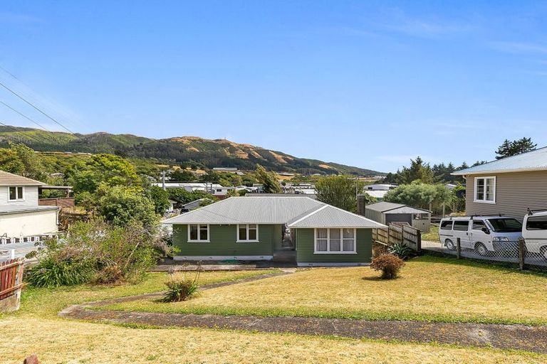 Photo of property in 67 Bell Street, Tawa, Wellington, 5028