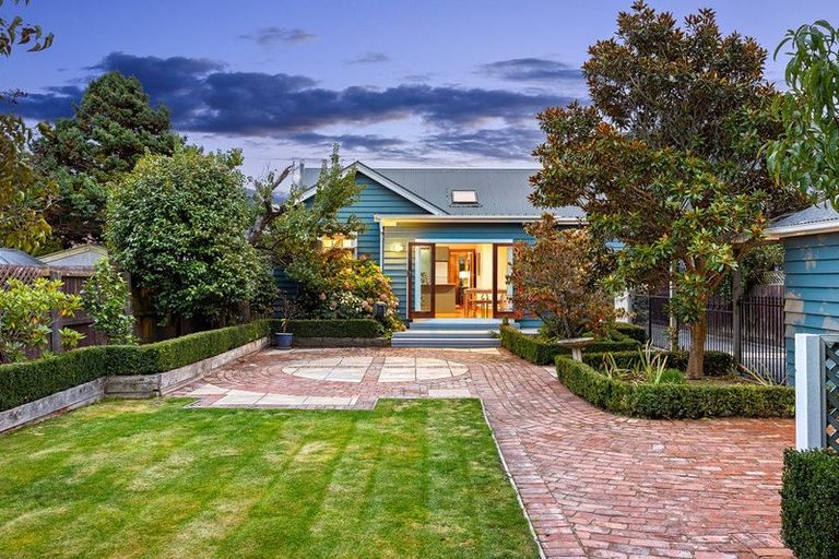 Photo of property in 84 Saint Martins Road, Saint Martins, Christchurch, 8022