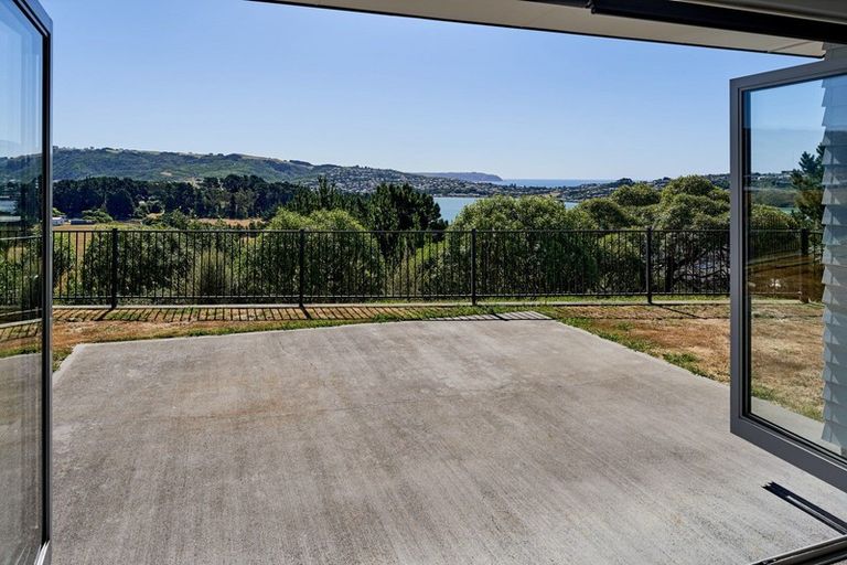 Photo of property in 2 Hauroko Glen, Aotea, Porirua, 5024