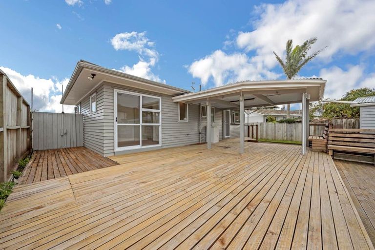 Photo of property in 54 Edgewater Drive, Pakuranga, Auckland, 2010
