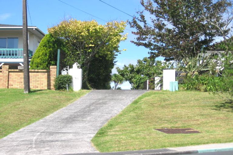 Photo of property in 1a Ridge Road, Waiake, Auckland, 0630