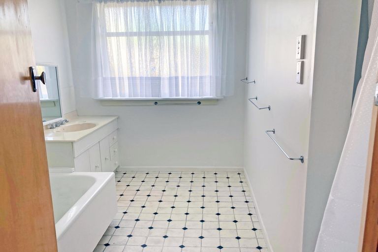 Photo of property in 17 Glendale Crescent, Holmes Hill, Oamaru, 9401