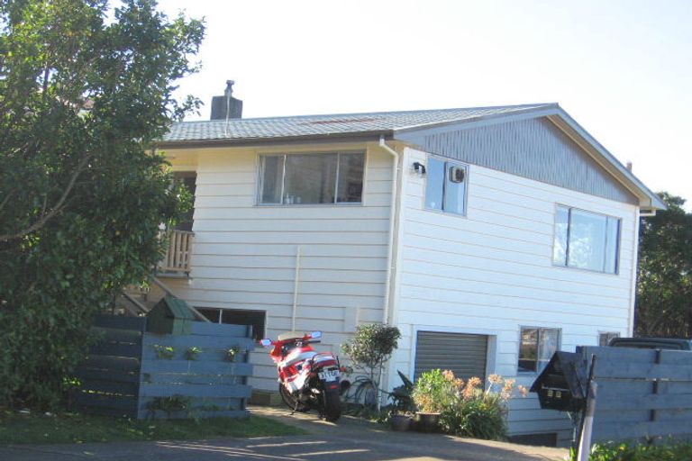 Photo of property in 22 Fairburn Grove, Johnsonville, Wellington, 6037