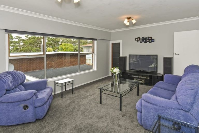 Photo of property in 2/240 Forrest Hill Road, Forrest Hill, Auckland, 0620