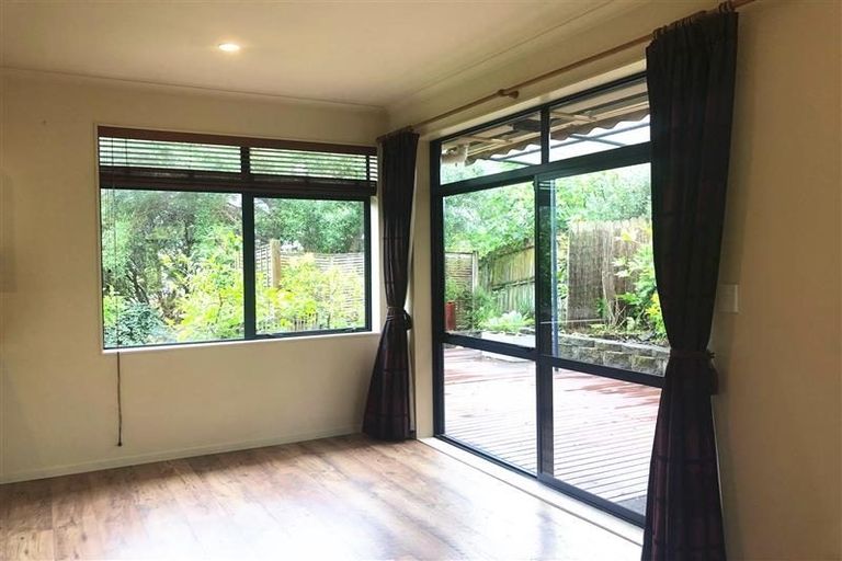 Photo of property in 17 Medallion Drive, Oteha, Auckland, 0632