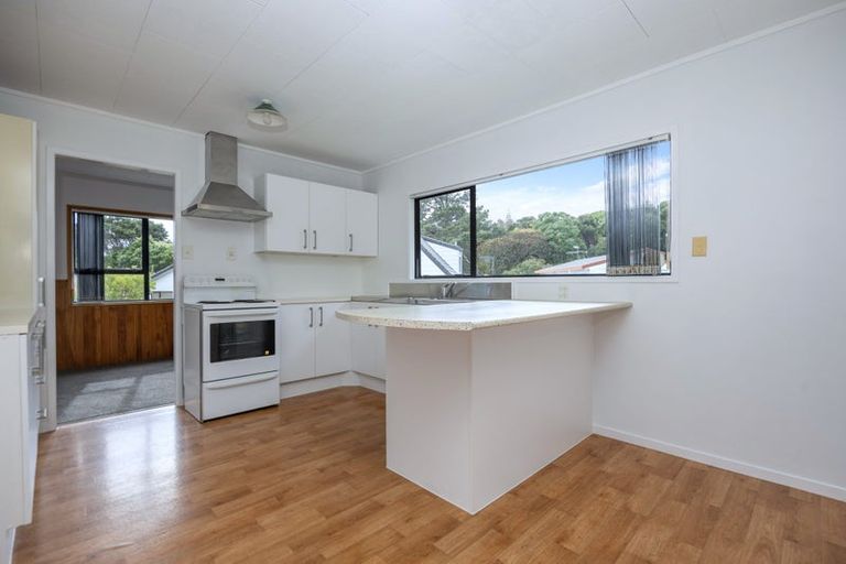 Photo of property in 67 Meadowvale Rise, Titirangi, Auckland, 0604