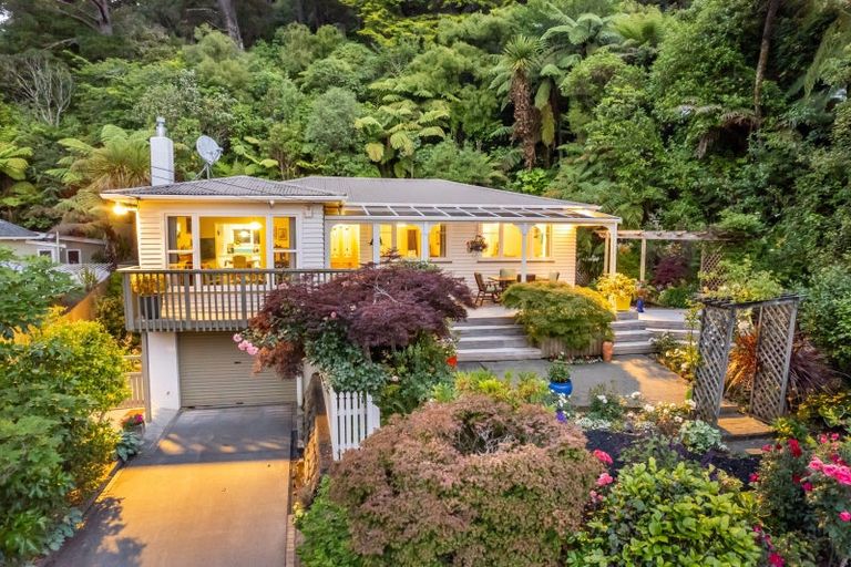 Photo of property in 58 Jocelyn Crescent, Pinehaven, Upper Hutt, 5019