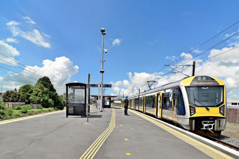 Photo of property in 23 Waituarua Drive, Takanini, 2112