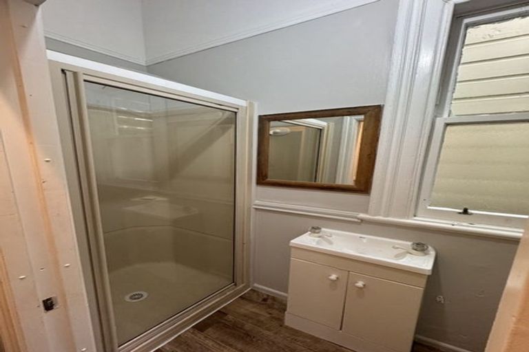 Photo of property in 2a Russell Terrace, Newtown, Wellington, 6021