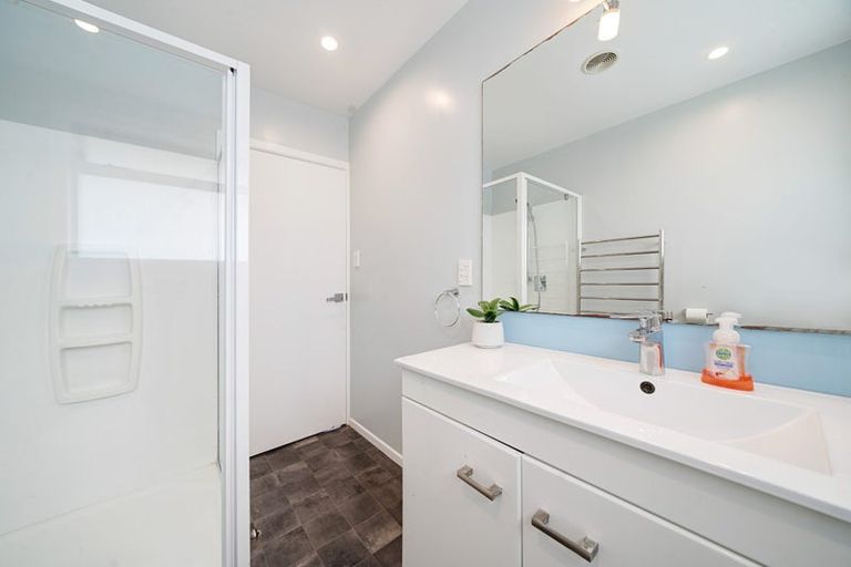 Photo of property in 58 Holbrook Street, Blockhouse Bay, Auckland, 0600