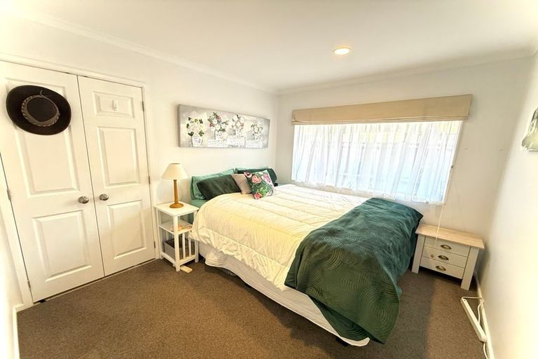 Photo of property in 40 Thornbury Crescent, East Tamaki Heights, Auckland, 2016