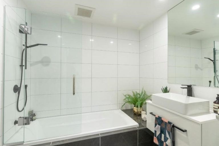 Photo of property in Frame Apartments, 1601/111 Molesworth Street, Thorndon, Wellington, 6011