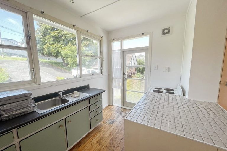 Photo of property in 31 Newhaven Terrace, Mairangi Bay, Auckland, 0630