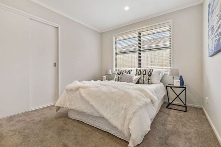 Photo of property in 2 Captain Mitchell Drive, Opaheke, Papakura, 2113