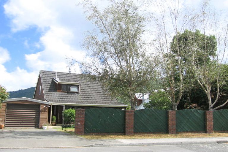 Photo of property in 37 Roband Crescent, Brown Owl, Upper Hutt, 5018