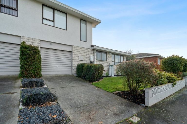 Photo of property in 1a James Condon Place, Redwood, Christchurch, 8051