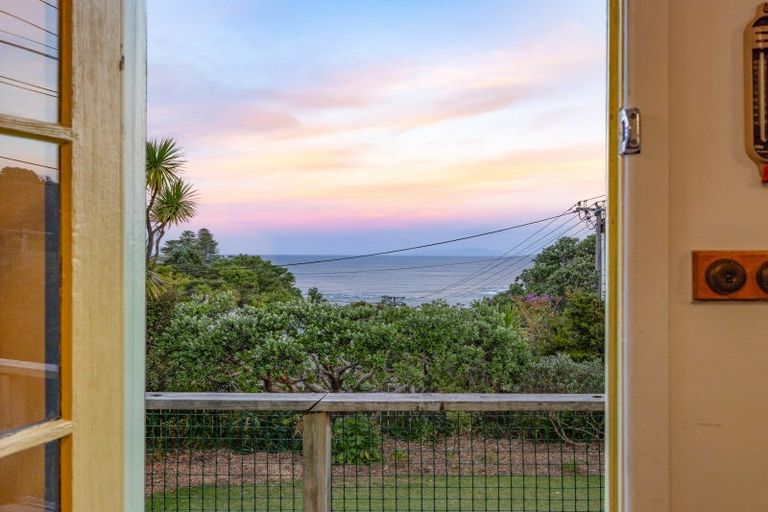 Photo of property in 8 Spray Crescent, Leigh, 0985