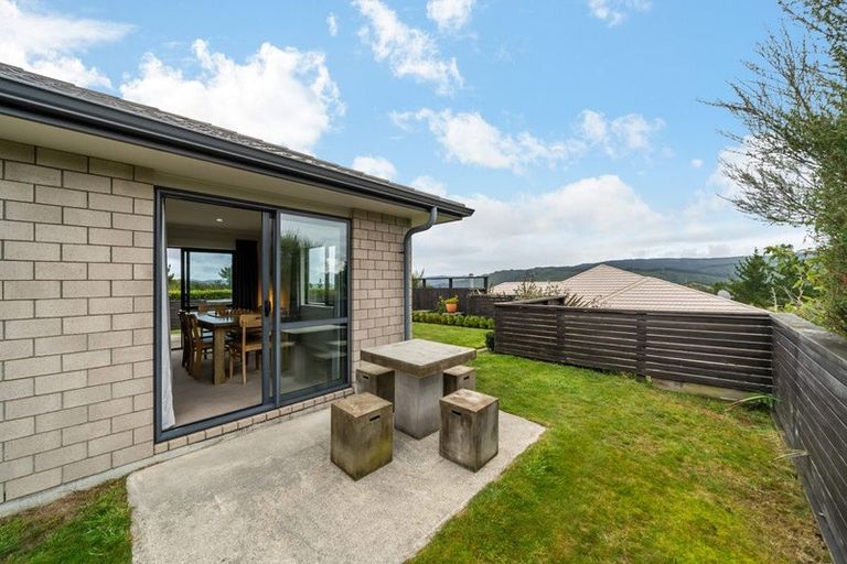 Photo of property in 5 Mckenzie Way, Timberlea, Upper Hutt, 5018