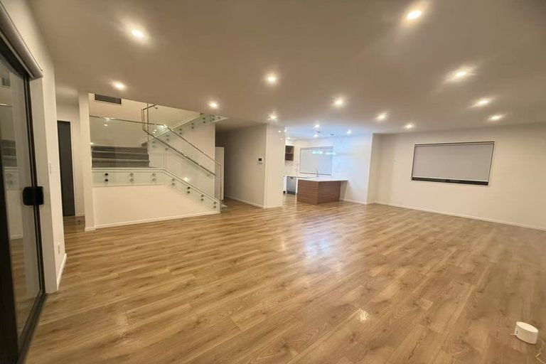 Photo of property in 142a Luckens Road, West Harbour, Auckland, 0618