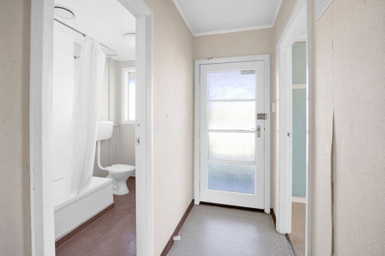 Photo of property in 78 Omata Road, Marfell, New Plymouth, 4310