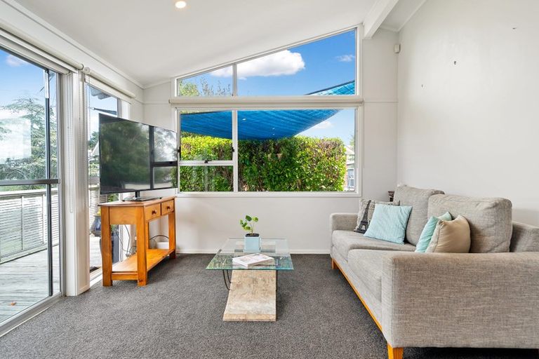 Photo of property in 3 Thomas Avenue, Te Atatu Peninsula, Auckland, 0610