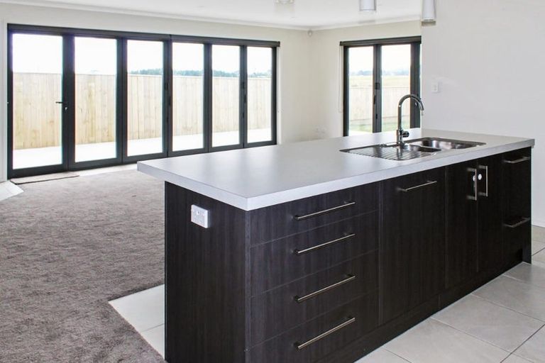 Photo of property in 32 Silicon Way, Fitzherbert, Palmerston North, 4410