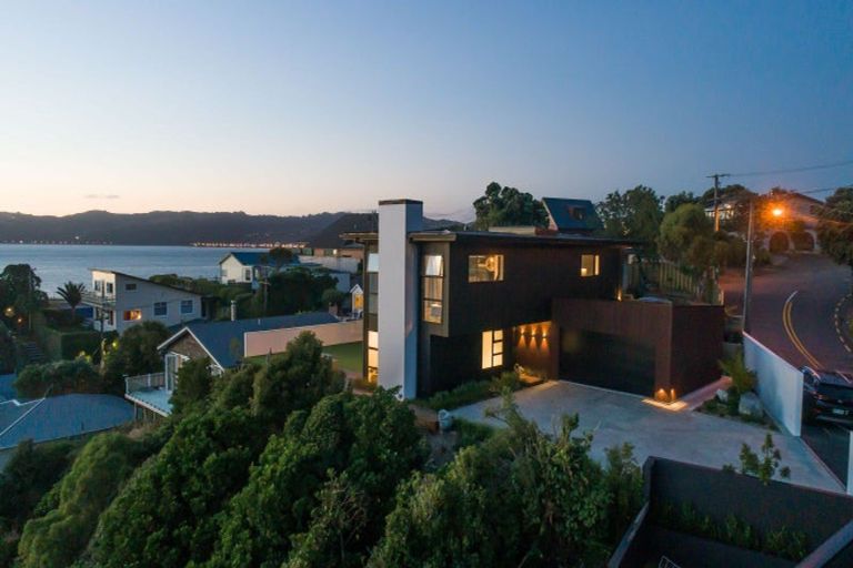 Photo of property in 5 Howard Road, Point Howard, Lower Hutt, 5013