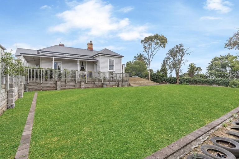 Photo of property in 2 Collingwood Road, Waiuku, 2123