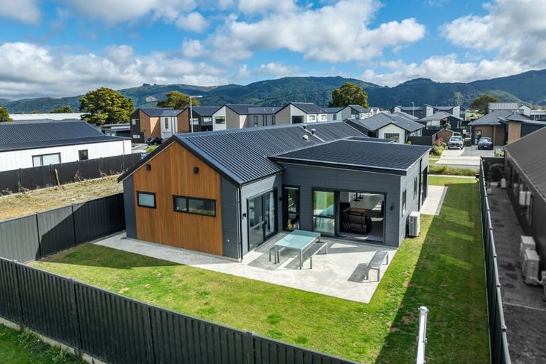 Photo of property in 15 Cynisca Crescent, Wallaceville, Upper Hutt, 5018