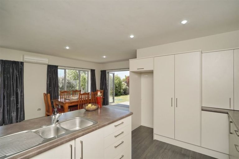 Photo of property in 11 Saint Peters Close, Woolston, Christchurch, 8062
