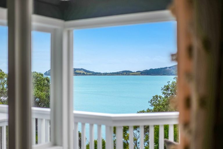 Photo of property in 120 Kawakawa Bay Coast Road, Kawakawa Bay, Papakura, 2585