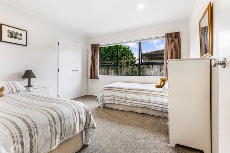 Photo of property in 25 Suncrest Drive, West Harbour, Auckland, 0618