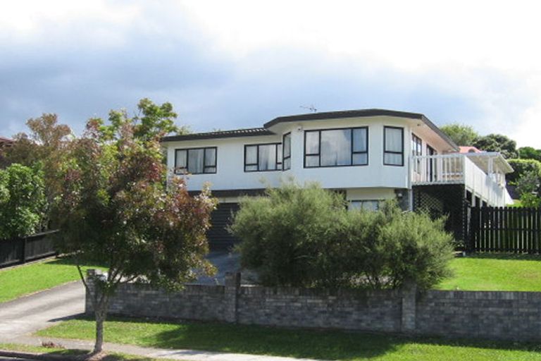 Photo of property in 9 Lagoon Way, West Harbour, Auckland, 0618