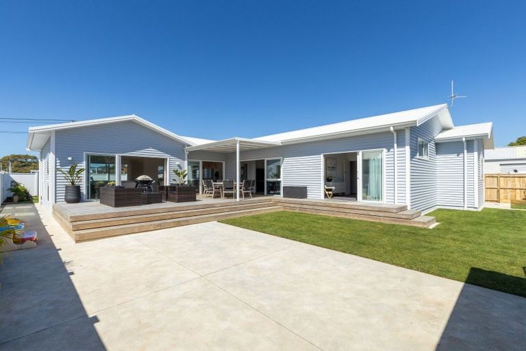 Photo of property in 12 Kowhai Street, Strandon, New Plymouth, 4312