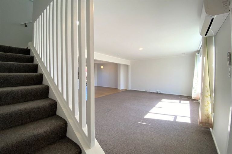 Photo of property in 7 Hollydale Grove, Churton Park, Wellington, 6037