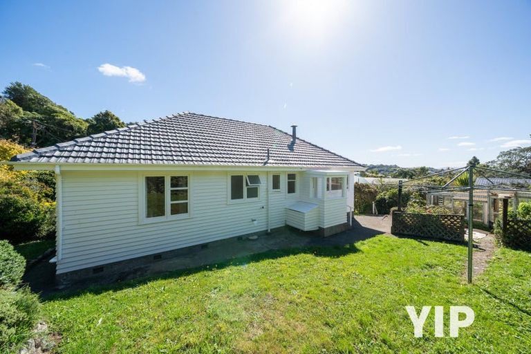 Photo of property in 17 Hollies Crescent, Johnsonville, Wellington, 6037