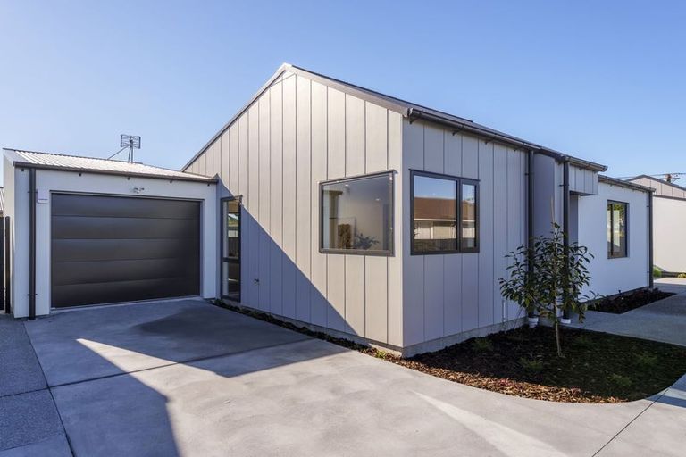 Photo of property in 2/36 Marriotts Road, North New Brighton, Christchurch, 8083