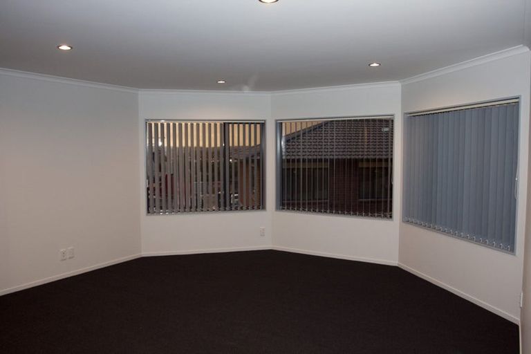 Photo of property in 33 Edgewood Way, Henderson, Auckland, 0612