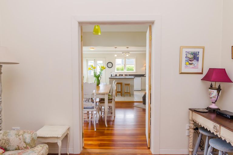 Photo of property in 2 Seddon Street, Carterton, 5713