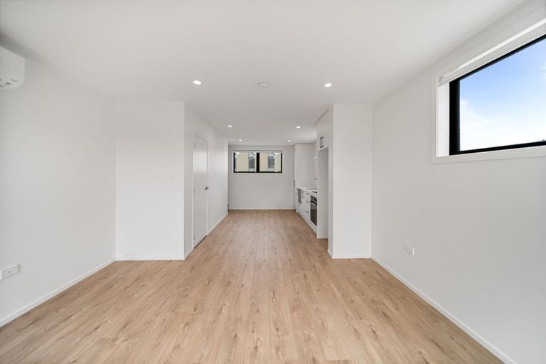 Photo of property in 2/39 Pakuranga Road, Pakuranga, Auckland, 2010