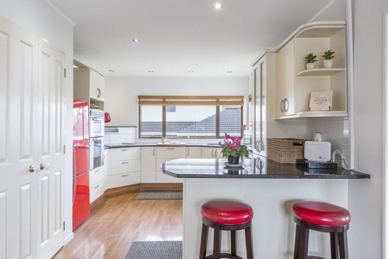 Photo of property in 13 Kahala Place, West Harbour, Auckland, 0618