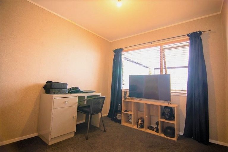 Photo of property in 9 Huber Street, Weymouth, Auckland, 2103