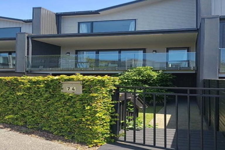 Photo of property in 74 Te Oneroa Way, Long Bay, Auckland, 0630