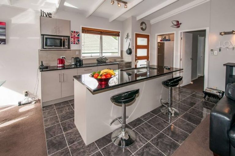 Photo of property in 89 John Downs Drive, Browns Bay, Auckland, 0630