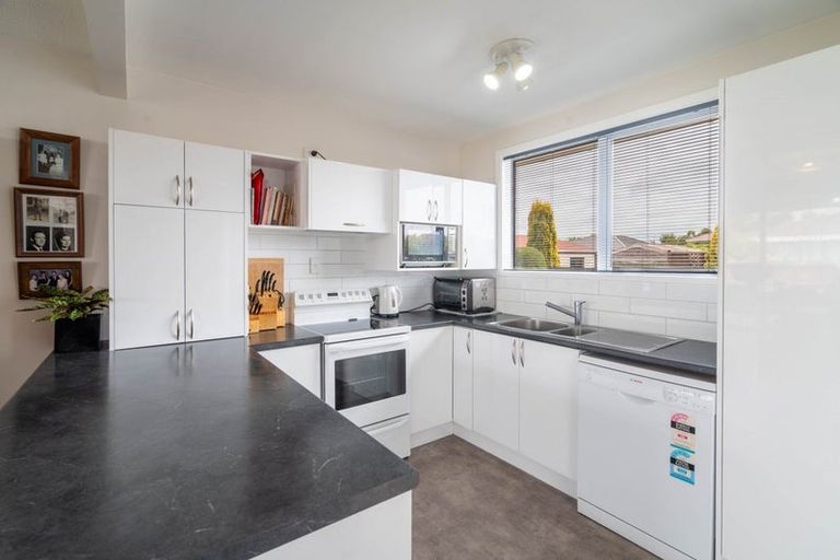 Photo of property in 12 Cowper Place, Avondale, Christchurch, 8061